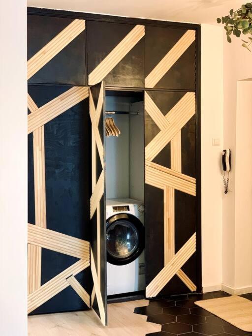 Appartement Heart Of The City - Modern Studio With Balcony à Bucarest Extérieur photo