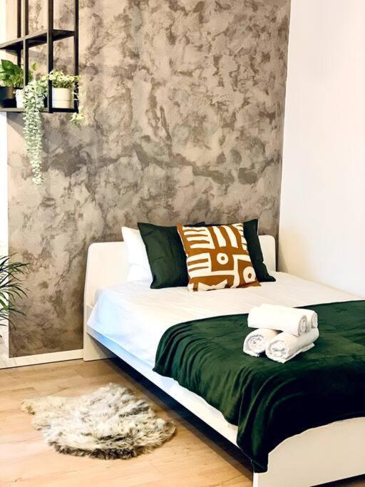 Appartement Heart Of The City - Modern Studio With Balcony à Bucarest Extérieur photo